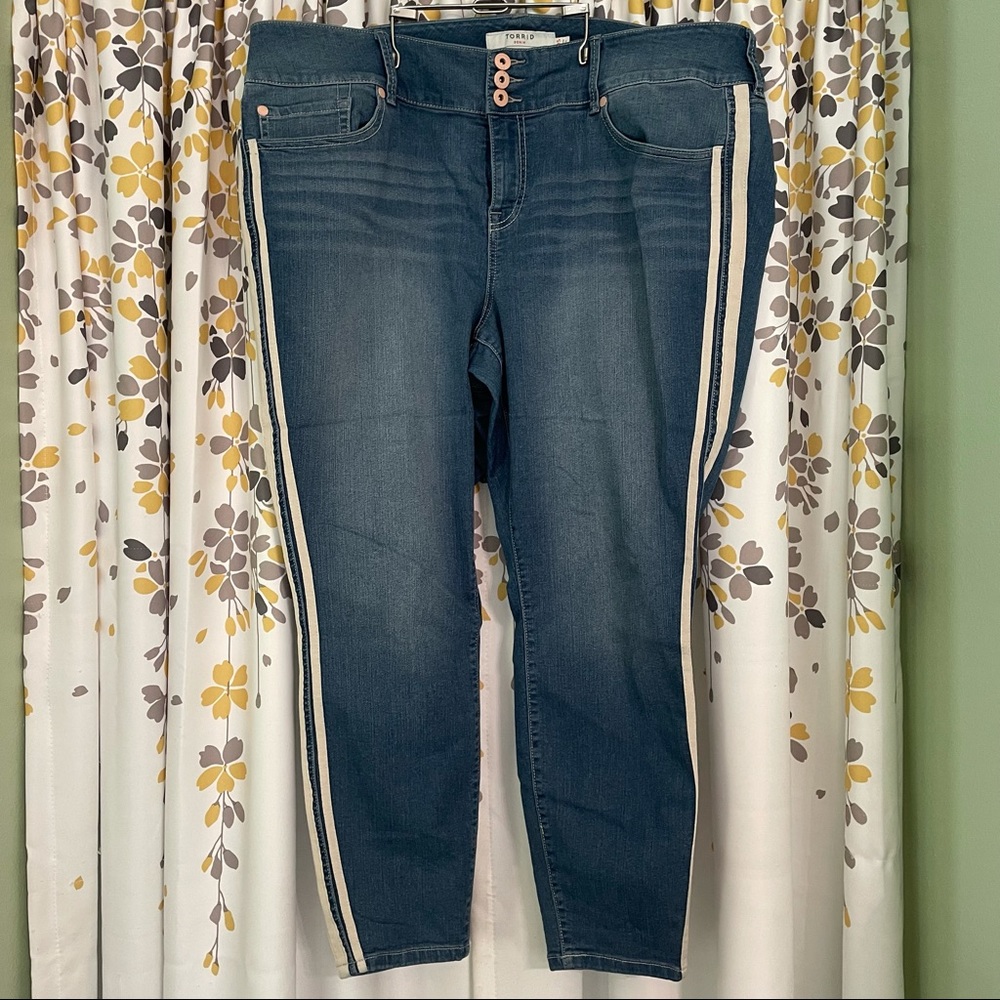 Torrid jeggings with stripe size 20 short